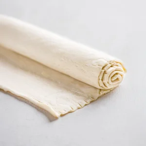 αφράτο φύλλο σφολιάτας σε ρολό