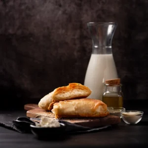 τυρόπιτα παραλληλόγραμμη κομμένη στη μέση